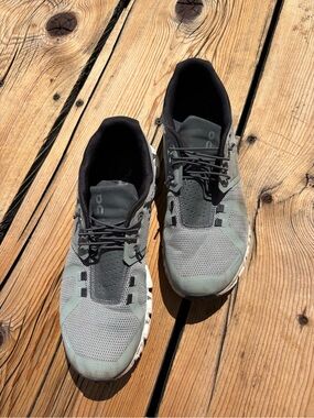 On Running Men's Black and Green/Gray Running Shoe